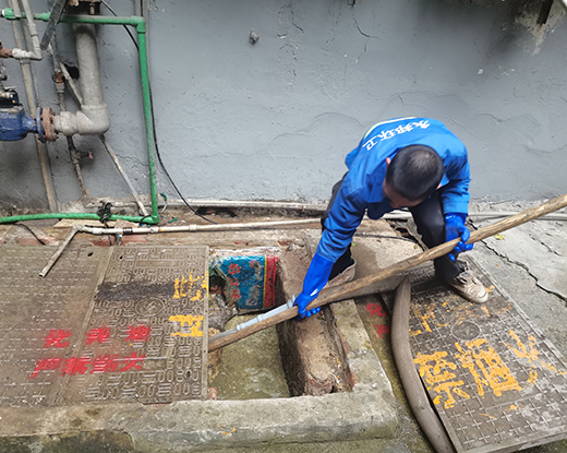 毛嘴镇清掏化粪池