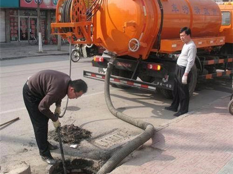 毛嘴镇清掏化粪池，健康生活从这里开始